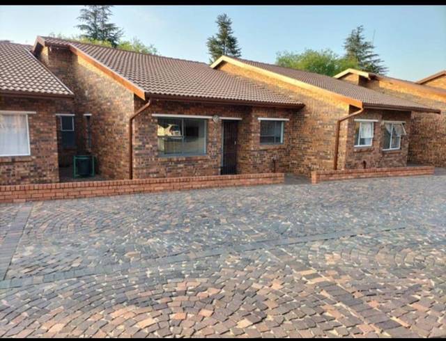 2 BEDROOM TOWNHOUSE FOR SALE IN WOODMEAD